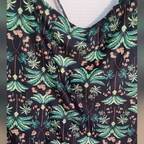 Old Navy Plus Size Tropical Print Women's Swimsuit - Picture 12 of 14